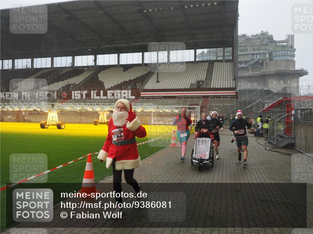 07.12.2025 - St. Pauli X-Mass-Run No. 15 Fabian Wolf http://msf.ph/oto/9386081 07.12.2025 10:15:01 Ziel 762, 1363, 1867, 1869, 1873, 2883, 2891, 3741, 4001, 4004 meine-sportfotos.de