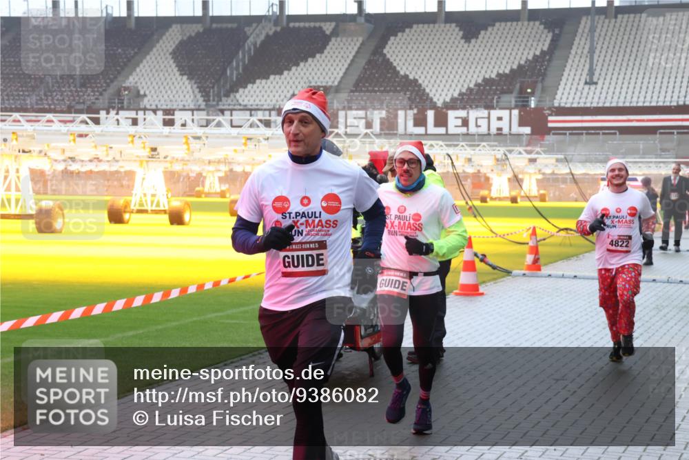 07.12.2025 - St. Pauli X-Mass-Run No. 15 Luisa Fischer http://msf.ph/oto/9386082 07.12.2025 11:38:47 Ziel 15, 4822, 307, 617, 1601, 1606, 2395, 2396, 2715, 3065, 3066, 3341, 3365, 3367, 3762, 3765, 4821, 4822 meine-sportfotos.de