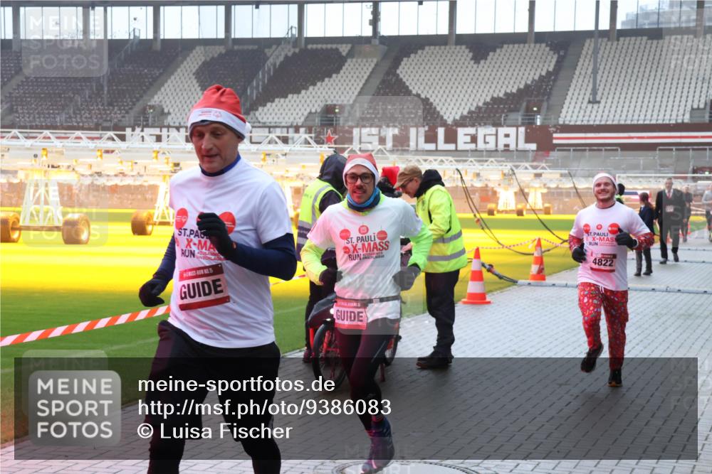 07.12.2025 - St. Pauli X-Mass-Run No. 15 Luisa Fischer http://msf.ph/oto/9386083 07.12.2025 11:38:48 Ziel 15, 4822, 307, 617, 1601, 1605, 1606, 2395, 2396, 2715, 3065, 3066, 3341, 3365, 3367, 3762, 3765, 4821, 4822 meine-sportfotos.de
