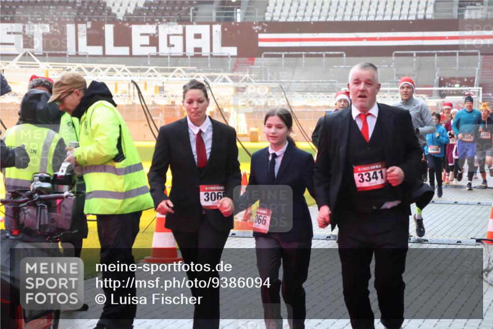 07.12.2025 - St. Pauli X-Mass-Run No. 15 Luisa Fischer http://msf.ph/oto/9386094 07.12.2025 11:38:57 Ziel 306, 066, 3341, 3508, 1605, 281, 1606, 7, 453, 1133, 1318, 1601, 1605, 1606, 2010, 2011, 2099, 2395, 2396, 2715, 2815, 2816, 3065, 3066, 3341, 3365, 3367, 3508, 3762, 3765, 4821, 4822 meine-sportfotos.de