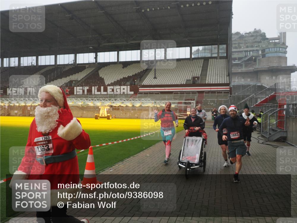 07.12.2025 - St. Pauli X-Mass-Run No. 15 Fabian Wolf http://msf.ph/oto/9386098 07.12.2025 10:15:02 Ziel 308, 762, 1363, 1867, 1869, 1873, 2883, 2891, 3741, 4001, 4004 meine-sportfotos.de