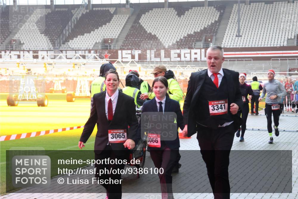 07.12.2025 - St. Pauli X-Mass-Run No. 15 Luisa Fischer http://msf.ph/oto/9386100 07.12.2025 11:38:59 Ziel 5, 3065, 5, 3066, 5, 3341, 3365, 453, 729, 1133, 1318, 1601, 1605, 1606, 2010, 2011, 2099, 2395, 2396, 2715, 2815, 2816, 3065, 3066, 3341, 3365, 3367, 3508, 3762, 3765, 4821, 4822 meine-sportfotos.de