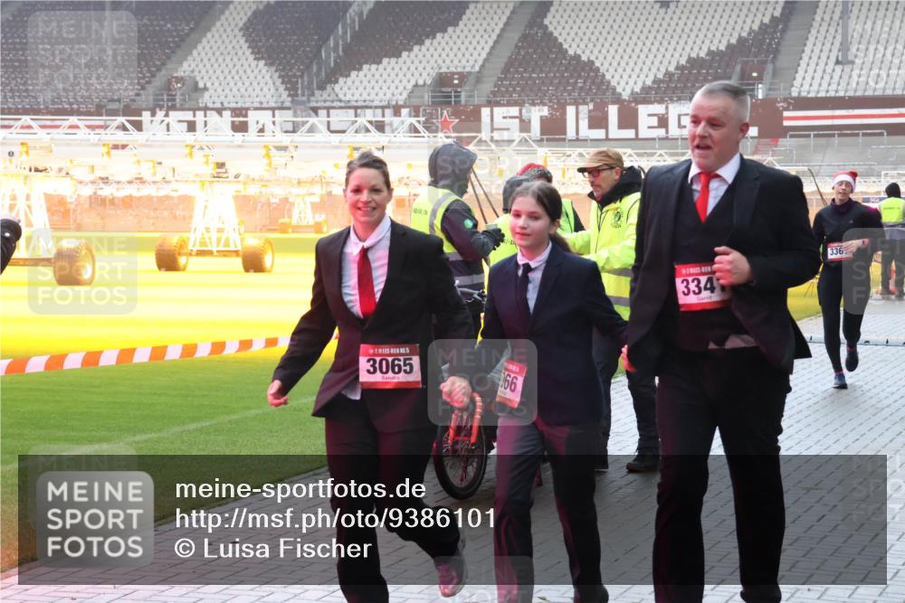 07.12.2025 - St. Pauli X-Mass-Run No. 15 Luisa Fischer http://msf.ph/oto/9386101 07.12.2025 11:38:59 Ziel 5, 3065, 066, 334, 336, 453, 729, 1133, 1318, 1601, 1605, 1606, 2010, 2011, 2099, 2395, 2396, 2715, 2815, 2816, 3065, 3066, 3341, 3365, 3367, 3508, 3762, 3765, 4821, 4822 meine-sportfotos.de