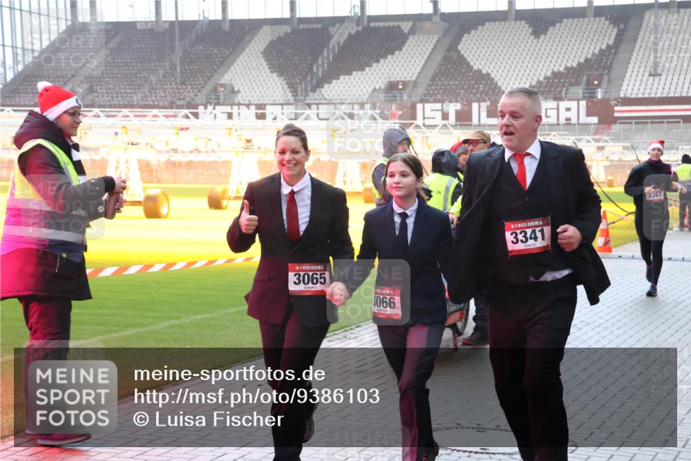07.12.2025 - St. Pauli X-Mass-Run No. 15 Luisa Fischer http://msf.ph/oto/9386103 07.12.2025 11:39:00 Ziel 3065, 3066, 3341, 3367, 453, 729, 1133, 1318, 1601, 1605, 1606, 2010, 2011, 2099, 2395, 2396, 2715, 2815, 2816, 3065, 3066, 3341, 3365, 3367, 3508, 3762, 3765, 4821, 4822 meine-sportfotos.de