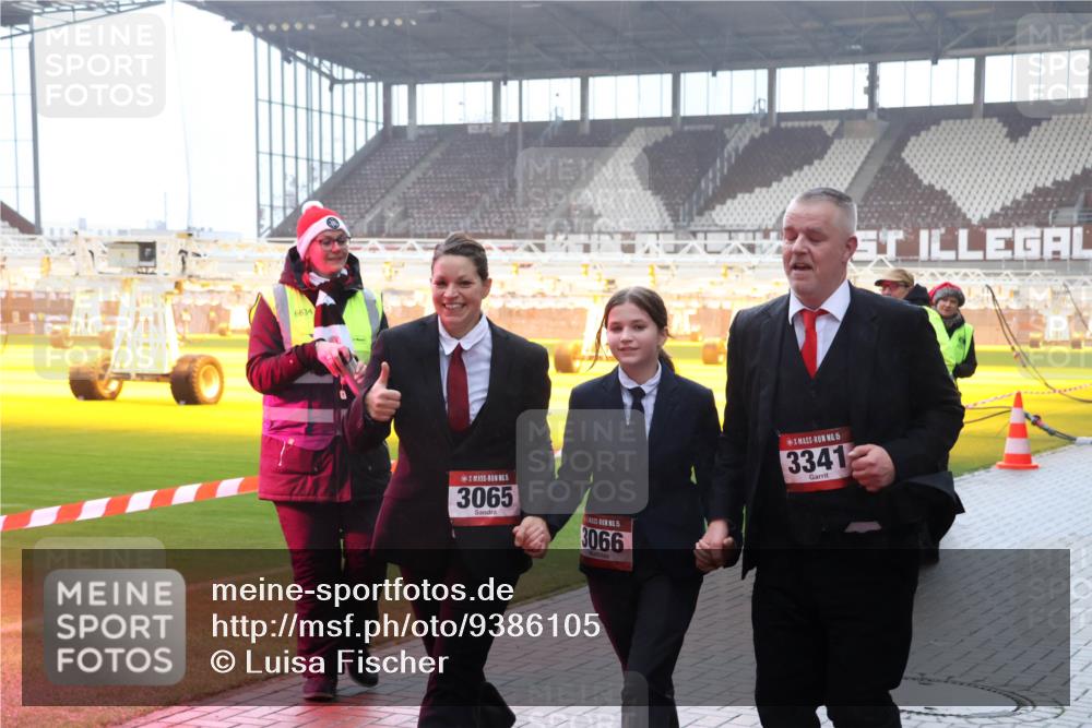 07.12.2025 - St. Pauli X-Mass-Run No. 15 Luisa Fischer http://msf.ph/oto/9386105 07.12.2025 11:39:00 Ziel 6834, 3065, 15, 3066, 15, 3341, 453, 729, 1133, 1318, 1601, 1605, 1606, 2010, 2011, 2099, 2395, 2396, 2715, 2815, 2816, 3065, 3066, 3341, 3365, 3367, 3508, 3762, 3765, 4821, 4822 meine-sportfotos.de