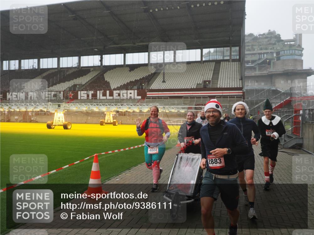 07.12.2025 - St. Pauli X-Mass-Run No. 15 Fabian Wolf http://msf.ph/oto/9386111 07.12.2025 10:15:03 Ziel 308, 762, 1363, 1867, 1869, 1873, 2883, 2891, 3741, 4001, 4004 meine-sportfotos.de