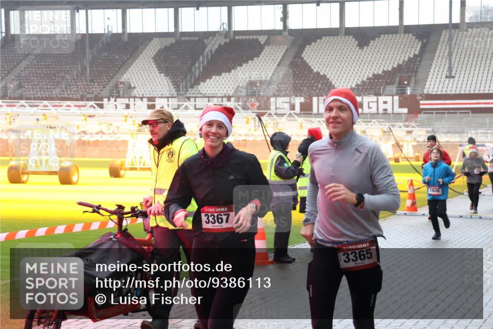07.12.2025 - St. Pauli X-Mass-Run No. 15 Luisa Fischer http://msf.ph/oto/9386113 07.12.2025 11:39:04 Ziel 15, 3367, 2, 5, 3365, 1606, 453, 729, 1133, 1318, 1601, 1605, 1606, 2010, 2011, 2099, 2395, 2396, 2602, 2715, 2815, 2816, 3065, 3066, 3341, 3365, 3367, 3508, 3762, 3765, 4821, 4822 meine-sportfotos.de