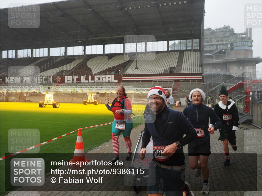 07.12.2025 - St. Pauli X-Mass-Run No. 15 Fabian Wolf http://msf.ph/oto/9386115 07.12.2025 10:15:03 Ziel 308, 762, 1363, 1867, 1869, 1873, 2883, 2891, 3741, 4001, 4004 meine-sportfotos.de