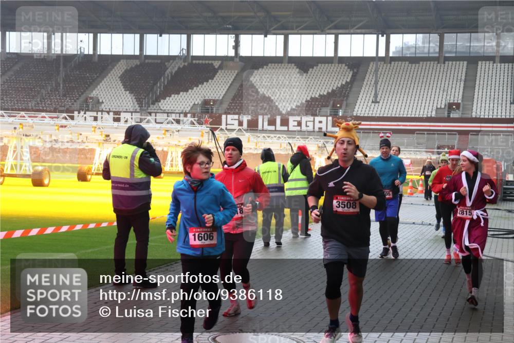 07.12.2025 - St. Pauli X-Mass-Run No. 15 Luisa Fischer http://msf.ph/oto/9386118 07.12.2025 11:39:08 Ziel 5, 1606, 3508, 05, 2815, 453, 729, 1133, 1318, 1601, 1605, 1606, 1737, 2010, 2011, 2099, 2395, 2396, 2602, 2715, 2815, 2816, 3065, 3341, 3365, 3367, 3508, 3762, 3765, 4821, 4822 meine-sportfotos.de