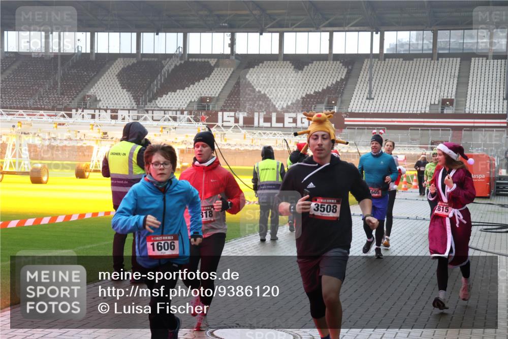 07.12.2025 - St. Pauli X-Mass-Run No. 15 Luisa Fischer http://msf.ph/oto/9386120 07.12.2025 11:39:09 Ziel 5, 1606, 318, 3508, 605, 815, 453, 729, 1133, 1318, 1601, 1605, 1606, 1737, 2010, 2011, 2099, 2395, 2396, 2602, 2715, 2815, 2816, 3365, 3367, 3508, 3762, 4821, 4822 meine-sportfotos.de