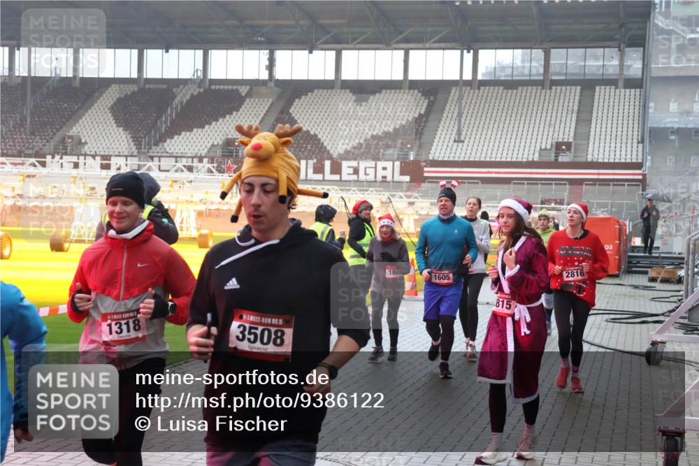 07.12.2025 - St. Pauli X-Mass-Run No. 15 Luisa Fischer http://msf.ph/oto/9386122 07.12.2025 11:39:09 Ziel 1318, 15, 3508, 160, 1605, 815, 2816, 453, 729, 1133, 1318, 1601, 1605, 1606, 1737, 2010, 2011, 2099, 2395, 2396, 2602, 2715, 2815, 2816, 3365, 3367, 3508, 3762, 4821, 4822 meine-sportfotos.de
