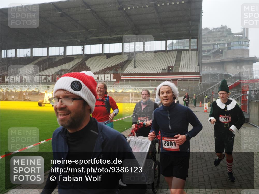 07.12.2025 - St. Pauli X-Mass-Run No. 15 Fabian Wolf http://msf.ph/oto/9386123 07.12.2025 10:15:03 Ziel 308, 762, 1363, 1867, 1869, 1873, 2883, 2891, 3741, 4001, 4004 meine-sportfotos.de