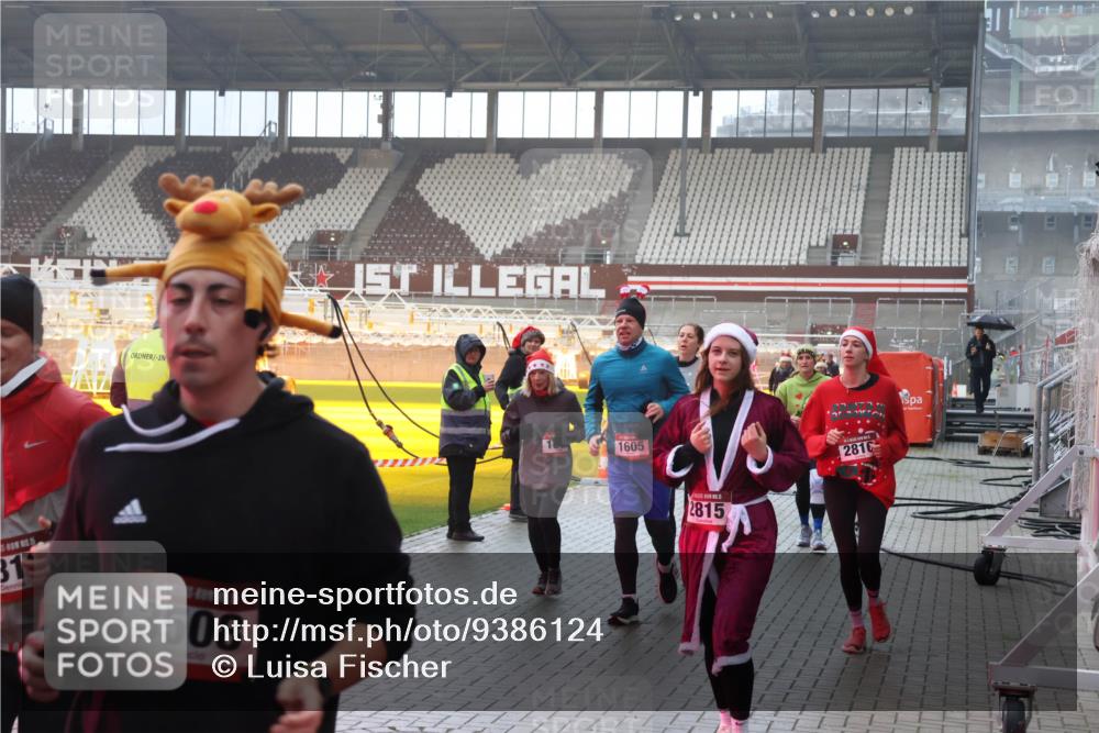 07.12.2025 - St. Pauli X-Mass-Run No. 15 Luisa Fischer http://msf.ph/oto/9386124 07.12.2025 11:39:10 Ziel 5, 31, 3508, 1605, 2815, 2816, 453, 729, 1133, 1318, 1601, 1605, 1606, 1737, 2010, 2011, 2099, 2395, 2396, 2602, 2815, 2816, 3365, 3367, 3508, 4821, 4822 meine-sportfotos.de
