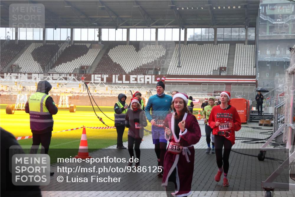 07.12.2025 - St. Pauli X-Mass-Run No. 15 Luisa Fischer http://msf.ph/oto/9386125 07.12.2025 11:39:10 Ziel 160, 1605, 2815, 2816, 453, 729, 1133, 1318, 1601, 1605, 1606, 1737, 2010, 2011, 2099, 2395, 2396, 2602, 2815, 2816, 3365, 3367, 3508, 4821, 4822 meine-sportfotos.de