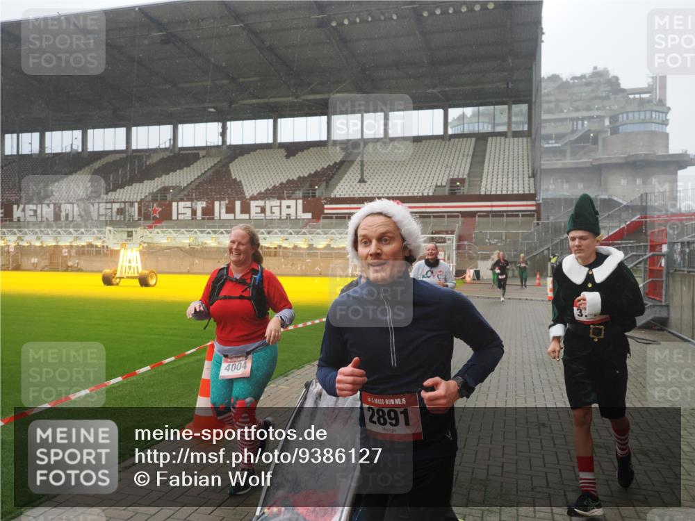 07.12.2025 - St. Pauli X-Mass-Run No. 15 Fabian Wolf http://msf.ph/oto/9386127 07.12.2025 10:15:03 Ziel 308, 762, 1363, 1867, 1869, 1873, 2883, 2891, 3741, 4001, 4004 meine-sportfotos.de