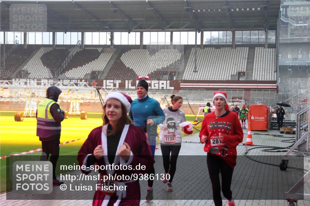 07.12.2025 - St. Pauli X-Mass-Run No. 15 Luisa Fischer http://msf.ph/oto/9386130 07.12.2025 11:39:11 Ziel 815, 17, 1133, 281, 453, 729, 1133, 1318, 1601, 1605, 1606, 1737, 2010, 2011, 2099, 2395, 2396, 2602, 2815, 2816, 3365, 3367, 3508, 4821, 4822 meine-sportfotos.de