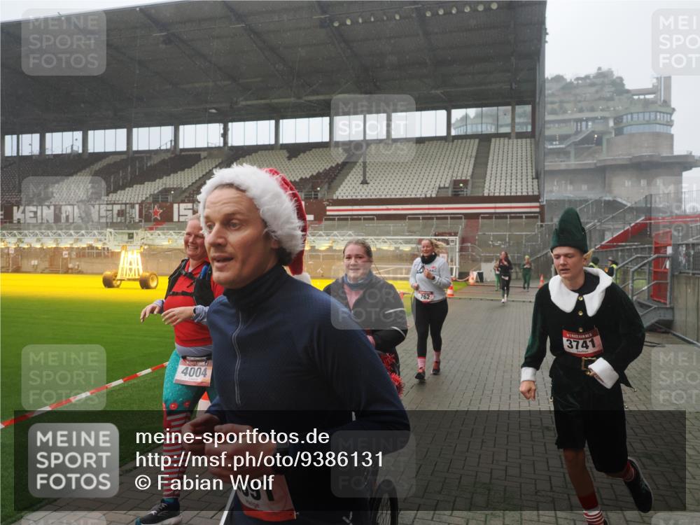07.12.2025 - St. Pauli X-Mass-Run No. 15 Fabian Wolf http://msf.ph/oto/9386131 07.12.2025 10:15:04 Ziel 308, 762, 1363, 1867, 1869, 1873, 2666, 2667, 2668, 2883, 2891, 3741, 4001, 4004 meine-sportfotos.de