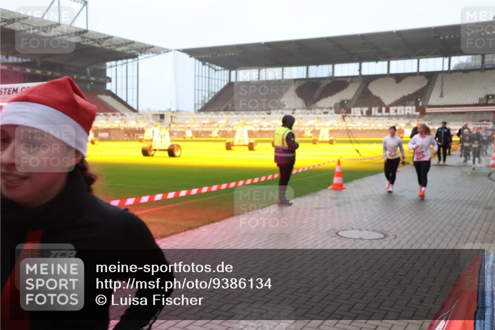 07.12.2025 - St. Pauli X-Mass-Run No. 15 Luisa Fischer http://msf.ph/oto/9386134 07.12.2025 10:19:24 Ziel 243, 264, 269, 721, 1034, 1607, 1671, 2152, 2631, 2925, 3455, 3724, 3862, 3975, 3976, 4330, 4331, 4436, 4437, 4438, 4466, 4473, 4475, 4498, 4521, 4522, 4524, 4547 meine-sportfotos.de