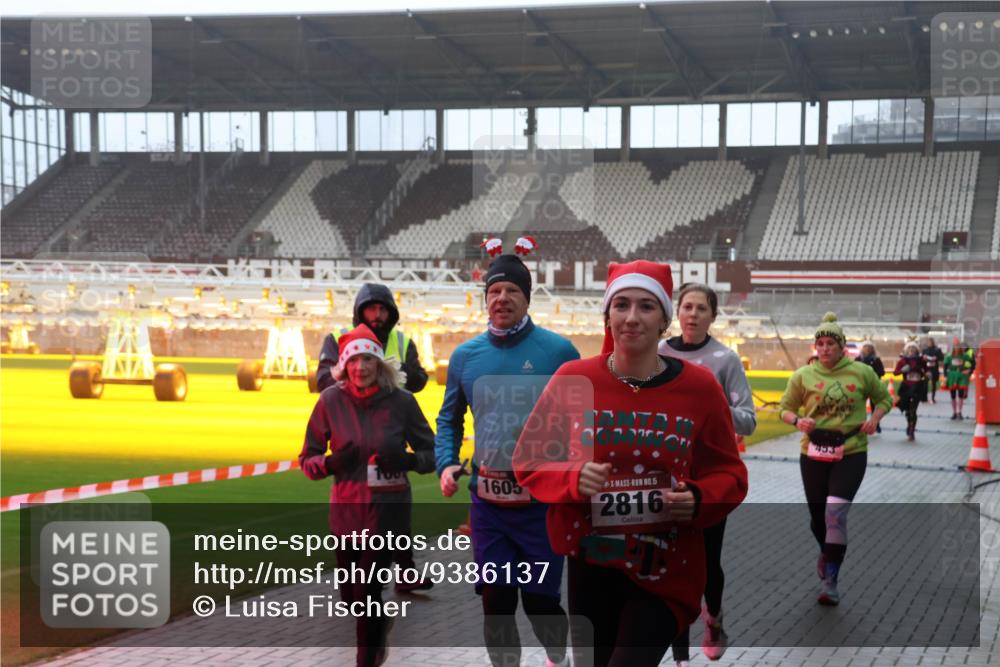 07.12.2025 - St. Pauli X-Mass-Run No. 15 Luisa Fischer http://msf.ph/oto/9386137 07.12.2025 11:39:12 Ziel 17, 1605, 15, 2816, 453, 729, 1133, 1318, 1601, 1605, 1606, 1737, 2010, 2011, 2099, 2602, 2815, 2816, 3357, 3365, 3367, 3508, 4821, 4822 meine-sportfotos.de