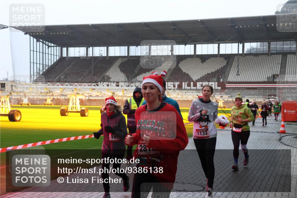 07.12.2025 - St. Pauli X-Mass-Run No. 15 Luisa Fischer http://msf.ph/oto/9386138 07.12.2025 11:39:12 Ziel 2810, 1133, 453, 729, 1133, 1318, 1601, 1605, 1606, 1737, 2010, 2011, 2099, 2602, 2815, 2816, 3357, 3365, 3367, 3508, 4821, 4822 meine-sportfotos.de