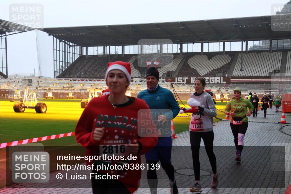 07.12.2025 - St. Pauli X-Mass-Run No. 15 Luisa Fischer http://msf.ph/oto/9386139 07.12.2025 11:39:13 Ziel 17, 171, 2816, 1133, 453, 453, 729, 1133, 1318, 1601, 1605, 1606, 1737, 2010, 2011, 2099, 2602, 2815, 2816, 3357, 3365, 3367, 3508, 4821, 4822 meine-sportfotos.de