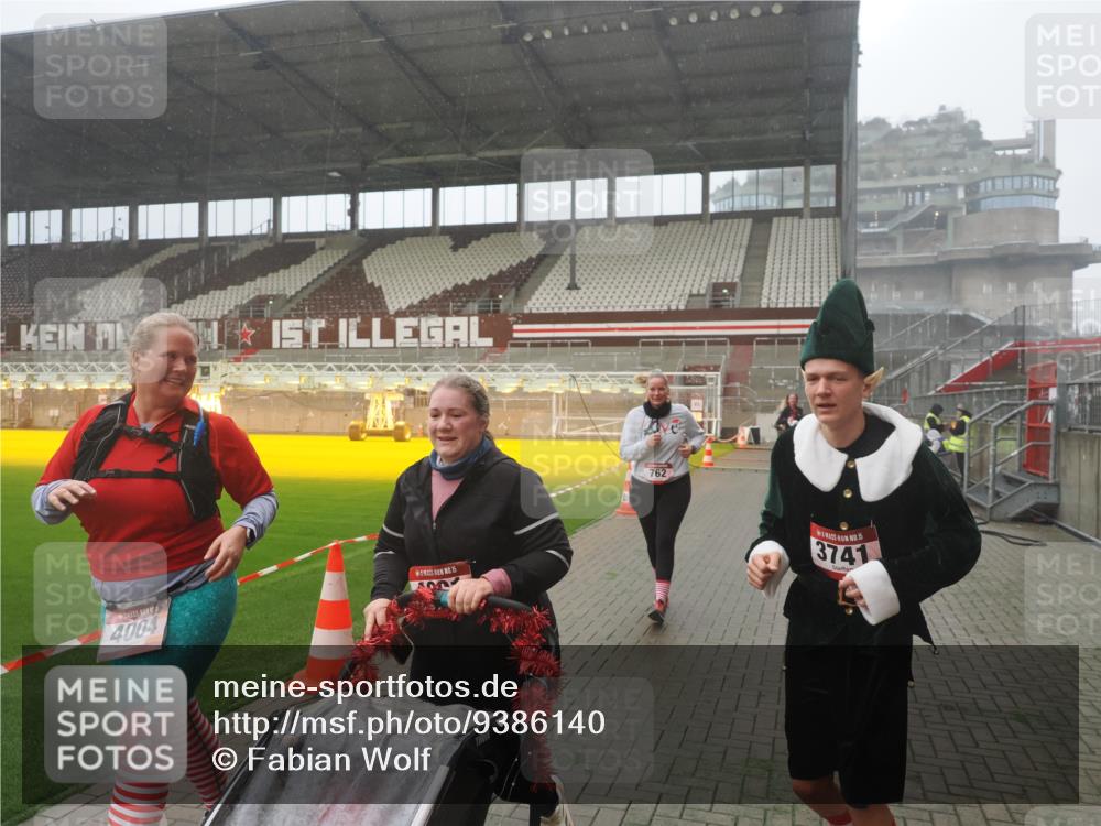 07.12.2025 - St. Pauli X-Mass-Run No. 15 Fabian Wolf http://msf.ph/oto/9386140 07.12.2025 10:15:04 Ziel 308, 762, 1363, 1867, 1869, 1873, 2666, 2667, 2668, 2883, 2891, 3741, 4001, 4004 meine-sportfotos.de