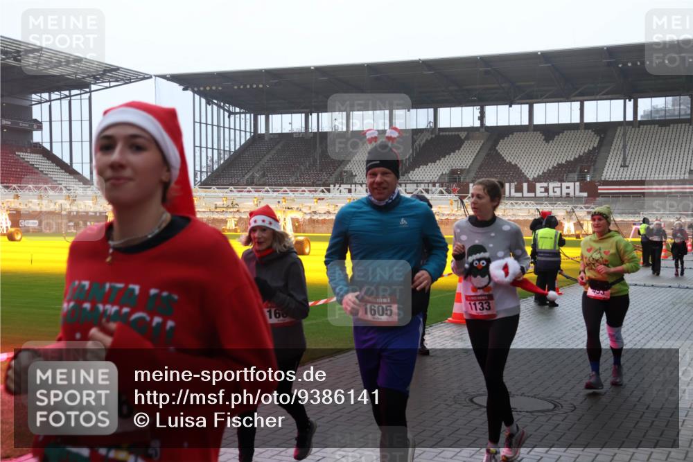 07.12.2025 - St. Pauli X-Mass-Run No. 15 Luisa Fischer http://msf.ph/oto/9386141 07.12.2025 11:39:13 Ziel 2816, 160, 1605, 1133, 493, 453, 729, 1133, 1318, 1601, 1605, 1606, 1737, 2010, 2011, 2099, 2602, 2815, 2816, 3357, 3365, 3367, 3508, 4821, 4822 meine-sportfotos.de