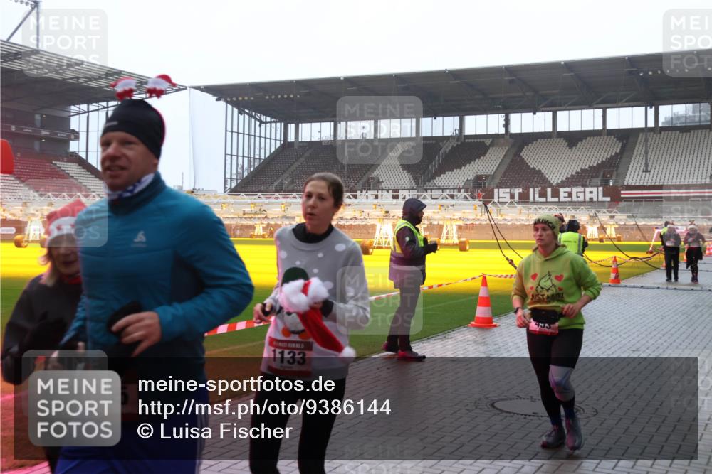 07.12.2025 - St. Pauli X-Mass-Run No. 15 Luisa Fischer http://msf.ph/oto/9386144 07.12.2025 11:39:14 Ziel 1605, 1133, 453, 729, 1133, 1318, 1601, 1605, 1606, 1737, 2010, 2011, 2099, 2602, 2815, 2816, 3357, 3365, 3367, 3508, 4821, 4822 meine-sportfotos.de