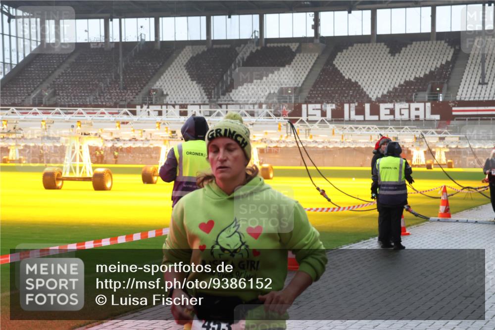 07.12.2025 - St. Pauli X-Mass-Run No. 15 Luisa Fischer http://msf.ph/oto/9386152 07.12.2025 11:39:15 Ziel 45, 453, 729, 1133, 1318, 1601, 1605, 1606, 1737, 2010, 2011, 2099, 2225, 2226, 2602, 2815, 2816, 3357, 3365, 3367, 3508, 4821, 4822 meine-sportfotos.de