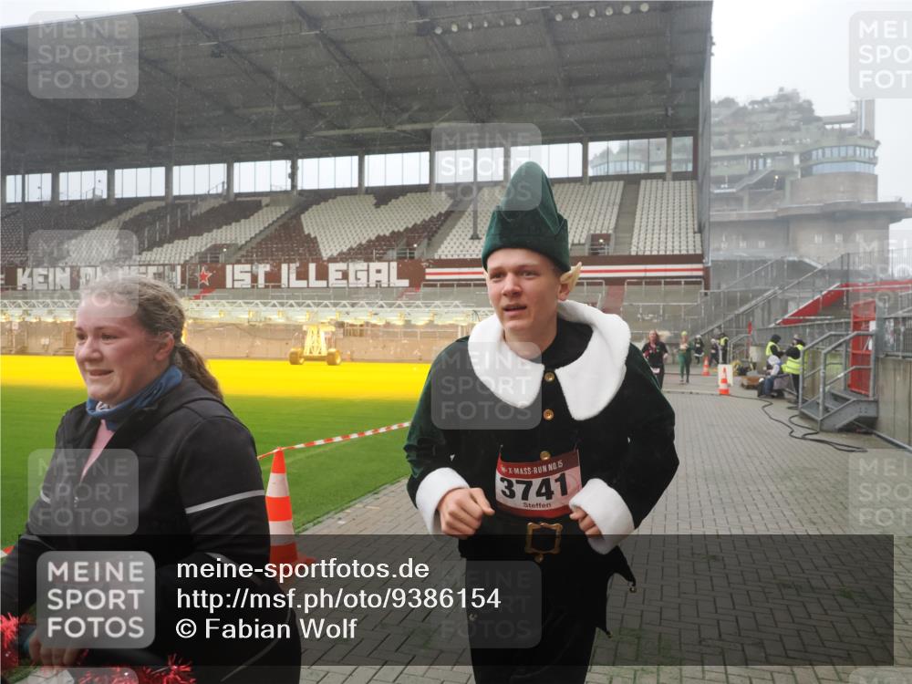 07.12.2025 - St. Pauli X-Mass-Run No. 15 Fabian Wolf http://msf.ph/oto/9386154 07.12.2025 10:15:05 Ziel 308, 762, 1363, 1867, 1869, 1873, 2666, 2667, 2668, 2883, 2891, 3741, 4001, 4004 meine-sportfotos.de