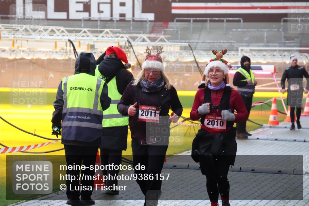 07.12.2025 - St. Pauli X-Mass-Run No. 15 Luisa Fischer http://msf.ph/oto/9386157 07.12.2025 11:39:20 Ziel 2011, 1, 2010, 725, 453, 729, 1133, 1318, 1601, 1605, 1606, 1737, 2010, 2011, 2099, 2225, 2226, 2602, 2815, 2816, 3357, 3365, 3367, 3508, 4821, 4822 meine-sportfotos.de