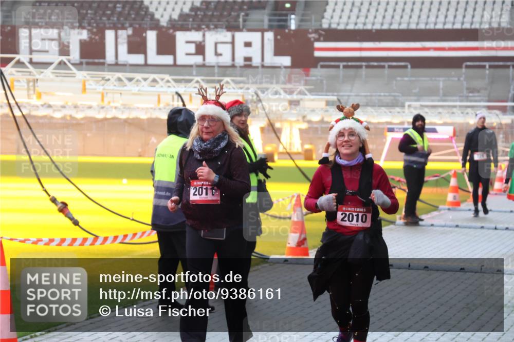07.12.2025 - St. Pauli X-Mass-Run No. 15 Luisa Fischer http://msf.ph/oto/9386161 07.12.2025 11:39:21 Ziel 1, 2011, 5, 2010, 453, 729, 1133, 1318, 1601, 1605, 1606, 1737, 2010, 2011, 2099, 2225, 2226, 2602, 2815, 2816, 3357, 3365, 3367, 3508, 4821, 4822 meine-sportfotos.de