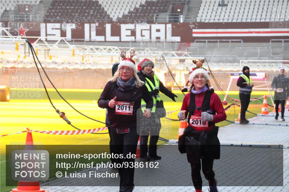 07.12.2025 - St. Pauli X-Mass-Run No. 15 Luisa Fischer http://msf.ph/oto/9386162 07.12.2025 11:39:21 Ziel 1, 2011, 2010, 729, 453, 729, 1133, 1318, 1601, 1605, 1606, 1737, 2010, 2011, 2099, 2225, 2226, 2602, 2815, 2816, 3357, 3365, 3367, 3508, 4821, 4822 meine-sportfotos.de