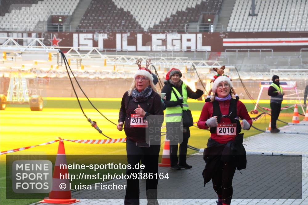 07.12.2025 - St. Pauli X-Mass-Run No. 15 Luisa Fischer http://msf.ph/oto/9386164 07.12.2025 11:39:21 Ziel 2011, 15, 2010, 453, 729, 1133, 1318, 1601, 1605, 1606, 1737, 2010, 2011, 2099, 2225, 2226, 2602, 2815, 2816, 3357, 3365, 3367, 3508, 4821, 4822 meine-sportfotos.de