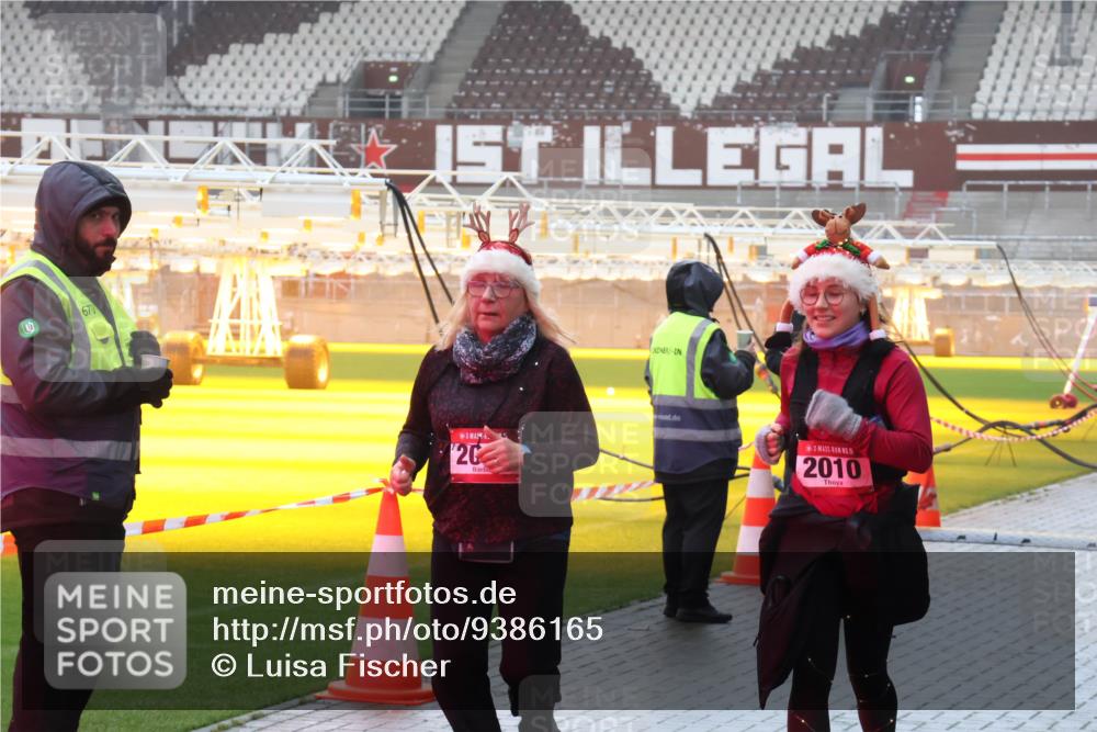 07.12.2025 - St. Pauli X-Mass-Run No. 15 Luisa Fischer http://msf.ph/oto/9386165 07.12.2025 11:39:22 Ziel 670, 20, 2010, 453, 729, 1133, 1318, 1601, 1605, 1606, 1737, 2010, 2011, 2099, 2225, 2226, 2602, 2815, 2816, 3357, 3365, 3367, 3508, 4821, 4822 meine-sportfotos.de