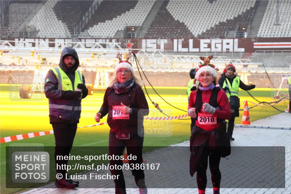 07.12.2025 - St. Pauli X-Mass-Run No. 15 Luisa Fischer http://msf.ph/oto/9386167 07.12.2025 11:39:23 Ziel 670, 20, 15, 2010, 453, 729, 1133, 1318, 1601, 1605, 1606, 1737, 2010, 2011, 2099, 2225, 2226, 2602, 2815, 2816, 2978, 3357, 3365, 3367, 3508, 4821, 4822 meine-sportfotos.de