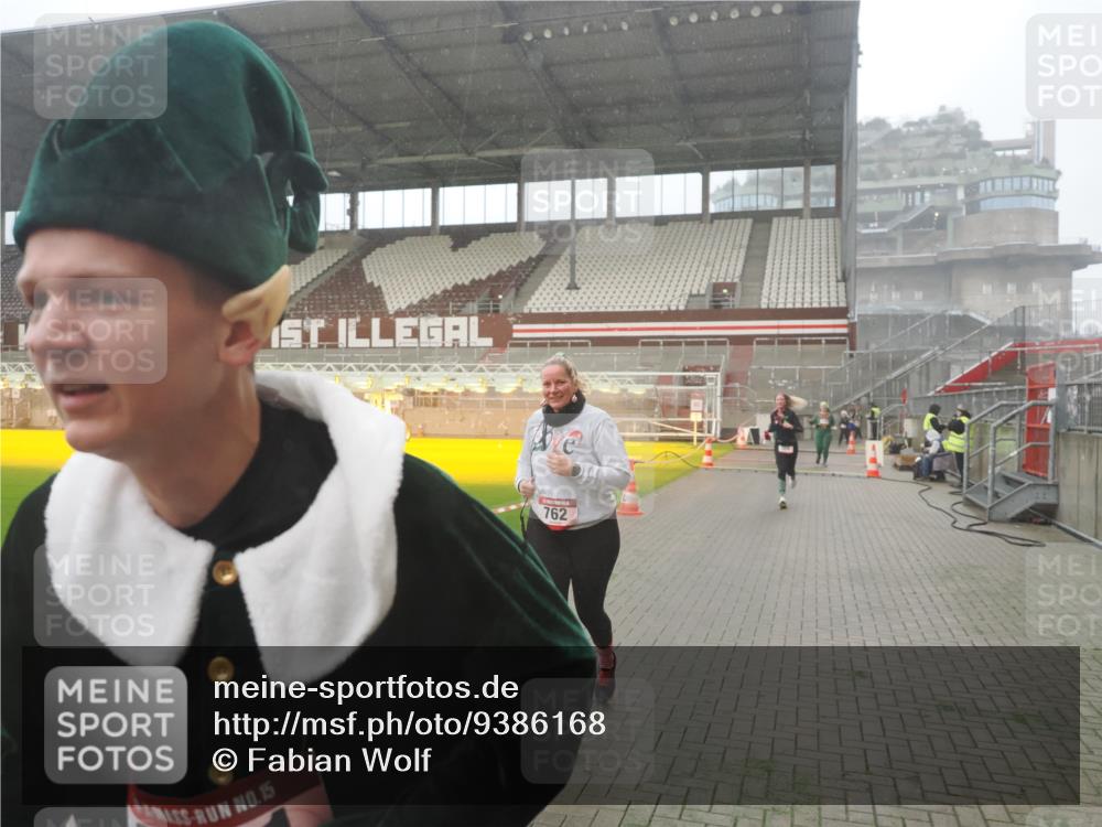 07.12.2025 - St. Pauli X-Mass-Run No. 15 Fabian Wolf http://msf.ph/oto/9386168 07.12.2025 10:15:05 Ziel 308, 762, 1363, 1867, 1869, 1873, 2666, 2667, 2668, 2883, 2891, 3741, 4001, 4004 meine-sportfotos.de