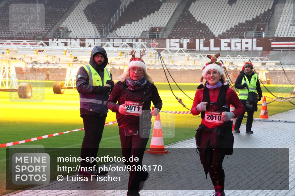 07.12.2025 - St. Pauli X-Mass-Run No. 15 Luisa Fischer http://msf.ph/oto/9386170 07.12.2025 11:39:23 Ziel 670, 5, 2011, 15, 2010, 453, 729, 1133, 1318, 1601, 1605, 1606, 1737, 2010, 2011, 2099, 2225, 2226, 2602, 2815, 2816, 2978, 3357, 3365, 3367, 3508, 4821, 4822 meine-sportfotos.de