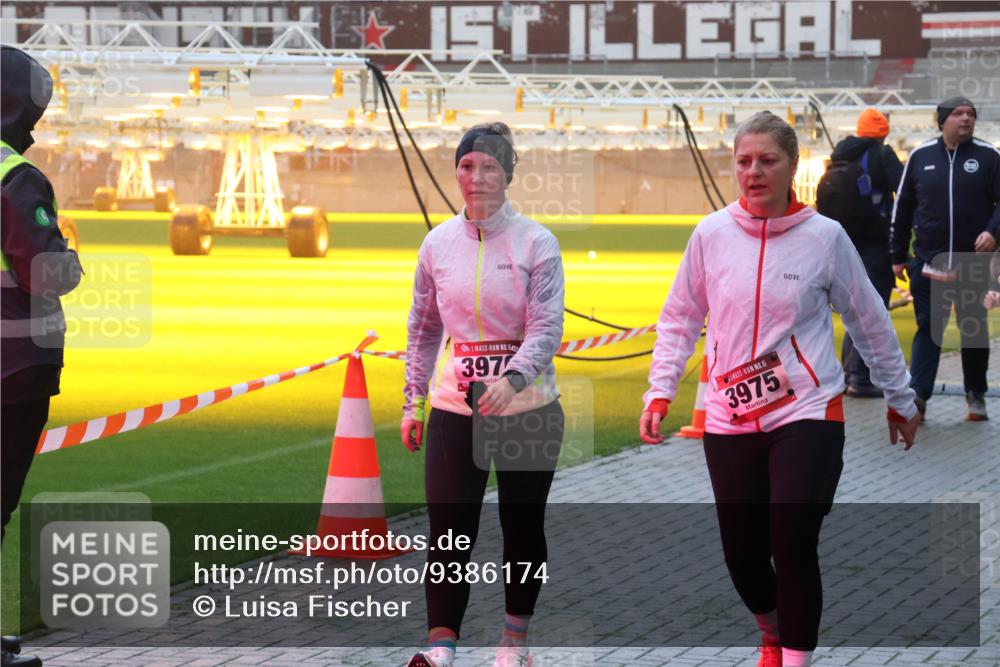 07.12.2025 - St. Pauli X-Mass-Run No. 15 Luisa Fischer http://msf.ph/oto/9386174 07.12.2025 10:19:27 Ziel 15, 397, 15, 3975, 243, 721, 1034, 1607, 1671, 2152, 2631, 2925, 3455, 3724, 3862, 3975, 3976, 4115, 4330, 4331, 4436, 4437, 4438, 4466, 4473, 4475, 4498, 4521, 4522, 4524, 4547 meine-sportfotos.de