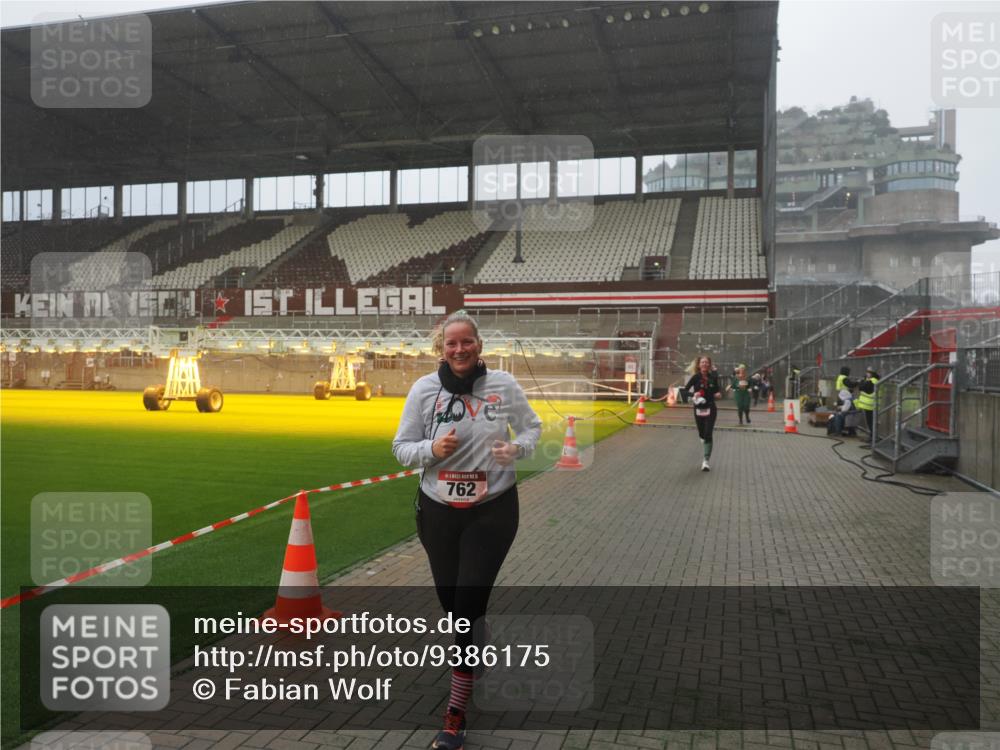 07.12.2025 - St. Pauli X-Mass-Run No. 15 Fabian Wolf http://msf.ph/oto/9386175 07.12.2025 10:15:06 Ziel 308, 762, 1363, 1867, 1869, 1873, 2666, 2667, 2668, 2883, 2891, 3741, 4001, 4004 meine-sportfotos.de