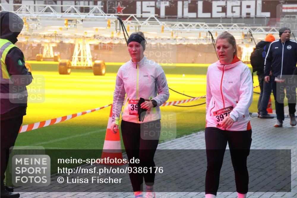 07.12.2025 - St. Pauli X-Mass-Run No. 15 Luisa Fischer http://msf.ph/oto/9386176 07.12.2025 10:19:27 Ziel 39, 15, 397, 243, 721, 1034, 1607, 1671, 2152, 2631, 2925, 3455, 3724, 3862, 3975, 3976, 4115, 4330, 4331, 4436, 4437, 4438, 4466, 4473, 4475, 4498, 4521, 4522, 4524, 4547 meine-sportfotos.de