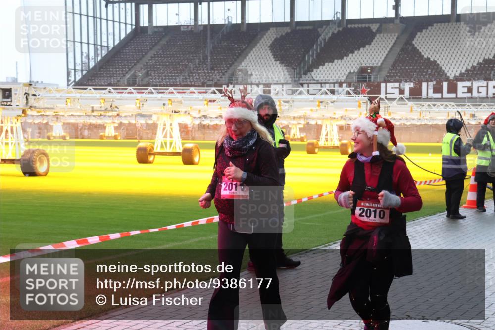 07.12.2025 - St. Pauli X-Mass-Run No. 15 Luisa Fischer http://msf.ph/oto/9386177 07.12.2025 11:39:24 Ziel 201, 2010, 453, 729, 1133, 1318, 1601, 1605, 1606, 1737, 2010, 2011, 2099, 2225, 2226, 2602, 2815, 2816, 2978, 3357, 3365, 3367, 3508, 4821, 4822 meine-sportfotos.de