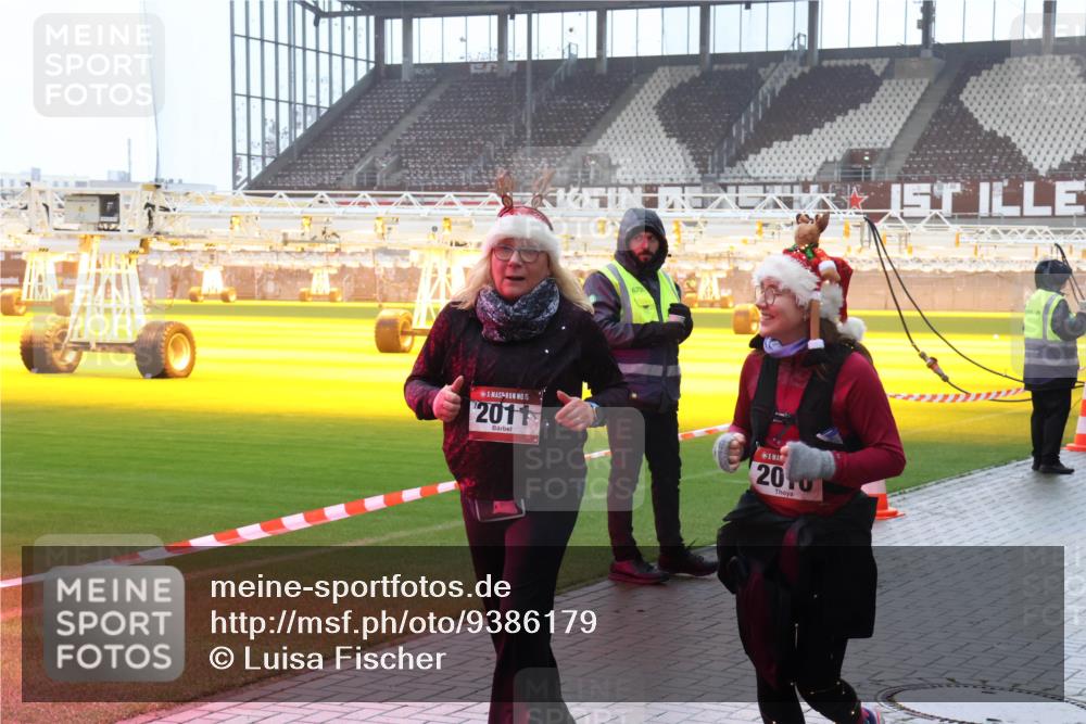 07.12.2025 - St. Pauli X-Mass-Run No. 15 Luisa Fischer http://msf.ph/oto/9386179 07.12.2025 11:39:25 Ziel 6700, 5, 2011, 2010, 453, 729, 1133, 1318, 1601, 1605, 1606, 1737, 2010, 2011, 2099, 2225, 2226, 2602, 2815, 2816, 2978, 3357, 3365, 3367, 3508, 4822 meine-sportfotos.de