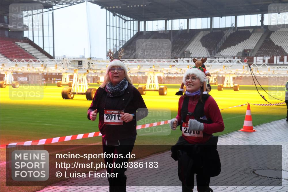 07.12.2025 - St. Pauli X-Mass-Run No. 15 Luisa Fischer http://msf.ph/oto/9386183 07.12.2025 11:39:25 Ziel 5, 2011, 1, 2010, 453, 729, 1133, 1318, 1601, 1605, 1606, 1737, 2010, 2011, 2099, 2225, 2226, 2602, 2815, 2816, 2978, 3357, 3365, 3367, 3508, 4822 meine-sportfotos.de
