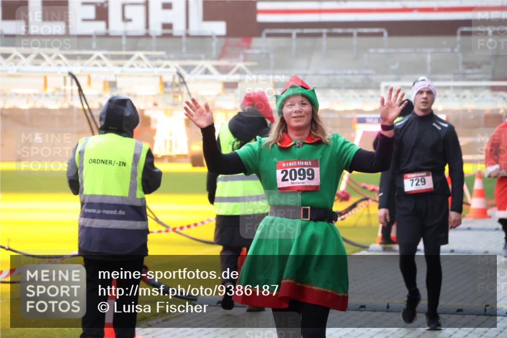 07.12.2025 - St. Pauli X-Mass-Run No. 15 Luisa Fischer http://msf.ph/oto/9386187 07.12.2025 11:39:31 Ziel 15, 2099, 729, 453, 729, 1133, 1318, 1601, 1605, 1606, 1737, 2010, 2011, 2057, 2099, 2225, 2226, 2602, 2815, 2816, 2978, 3357, 3365, 3367, 3508 meine-sportfotos.de