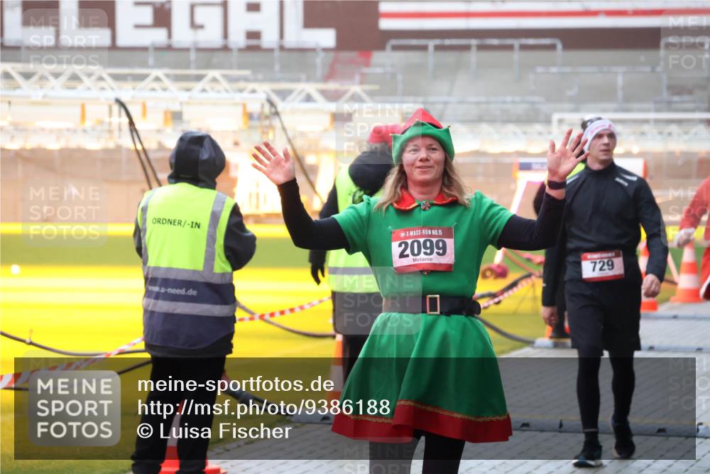 07.12.2025 - St. Pauli X-Mass-Run No. 15 Luisa Fischer http://msf.ph/oto/9386188 07.12.2025 11:39:32 Ziel 15, 2099, 729, 453, 729, 1133, 1318, 1601, 1605, 1606, 1737, 2010, 2011, 2057, 2099, 2225, 2226, 2602, 2815, 2816, 2978, 3357, 3365, 3367, 3508 meine-sportfotos.de
