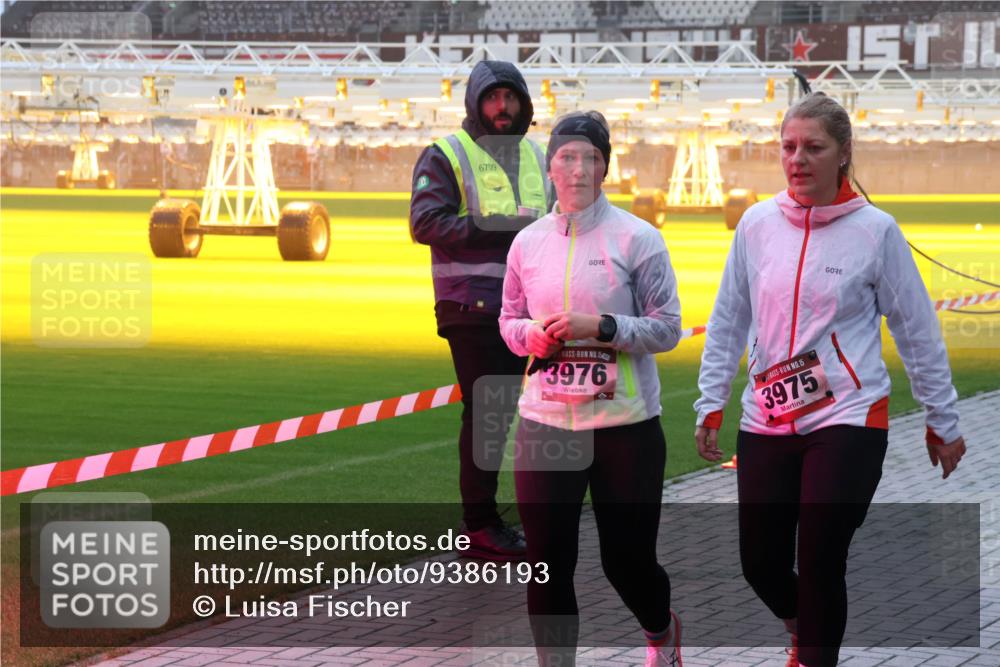 07.12.2025 - St. Pauli X-Mass-Run No. 15 Luisa Fischer http://msf.ph/oto/9386193 07.12.2025 10:19:29 Ziel 6709, 5, 3976, 15, 3975, 721, 1034, 1607, 1671, 2152, 2631, 2925, 3455, 3695, 3724, 3862, 3975, 3976, 4115, 4330, 4331, 4436, 4437, 4438, 4466, 4473, 4475, 4498, 4521, 4522, 4524, 4547 meine-sportfotos.de