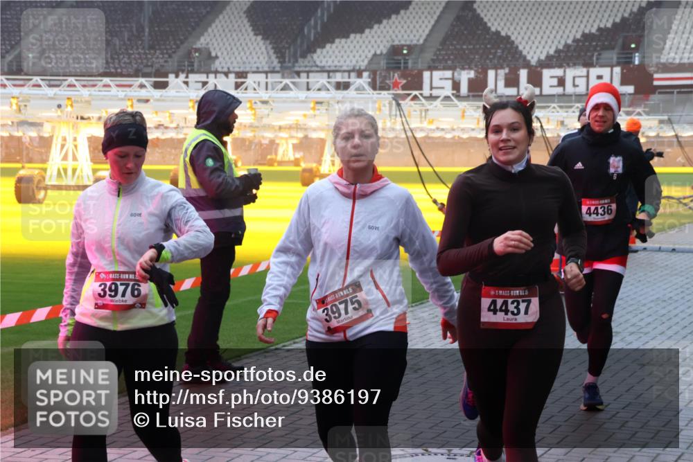 07.12.2025 - St. Pauli X-Mass-Run No. 15 Luisa Fischer http://msf.ph/oto/9386197 07.12.2025 10:19:30 Ziel 3976, 15, 3975, 5, 4437, 4436, 721, 1034, 1671, 2152, 2631, 2925, 3455, 3695, 3724, 3862, 3975, 3976, 4115, 4330, 4331, 4436, 4437, 4438, 4466, 4473, 4475, 4498, 4521, 4522, 4524, 4547 meine-sportfotos.de