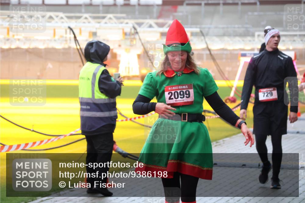 07.12.2025 - St. Pauli X-Mass-Run No. 15 Luisa Fischer http://msf.ph/oto/9386198 07.12.2025 11:39:32 Ziel 15, 2099, 729, 453, 729, 1133, 1318, 1601, 1605, 1606, 1737, 2010, 2011, 2057, 2099, 2225, 2226, 2602, 2815, 2816, 2978, 3357, 3365, 3367, 3508 meine-sportfotos.de