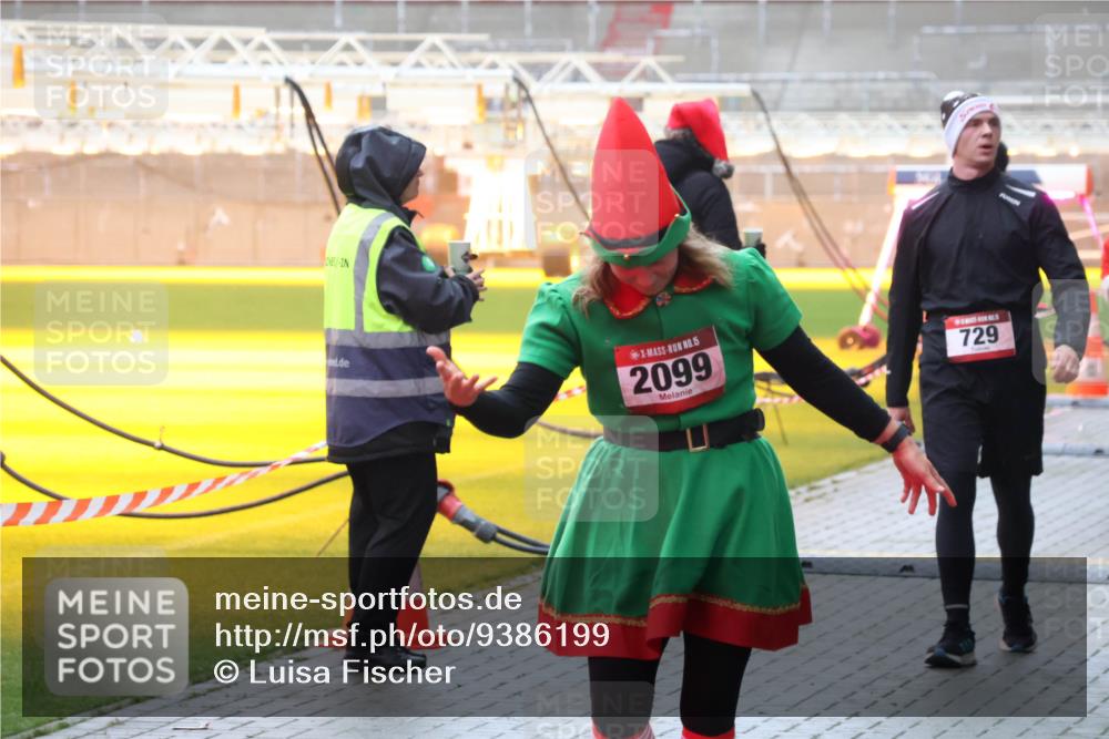 07.12.2025 - St. Pauli X-Mass-Run No. 15 Luisa Fischer http://msf.ph/oto/9386199 07.12.2025 11:39:33 Ziel 15, 2099, 729, 453, 729, 1133, 1318, 1601, 1605, 1606, 1737, 2010, 2011, 2057, 2099, 2225, 2226, 2602, 2815, 2816, 2978, 3357, 3365, 3367, 3508 meine-sportfotos.de